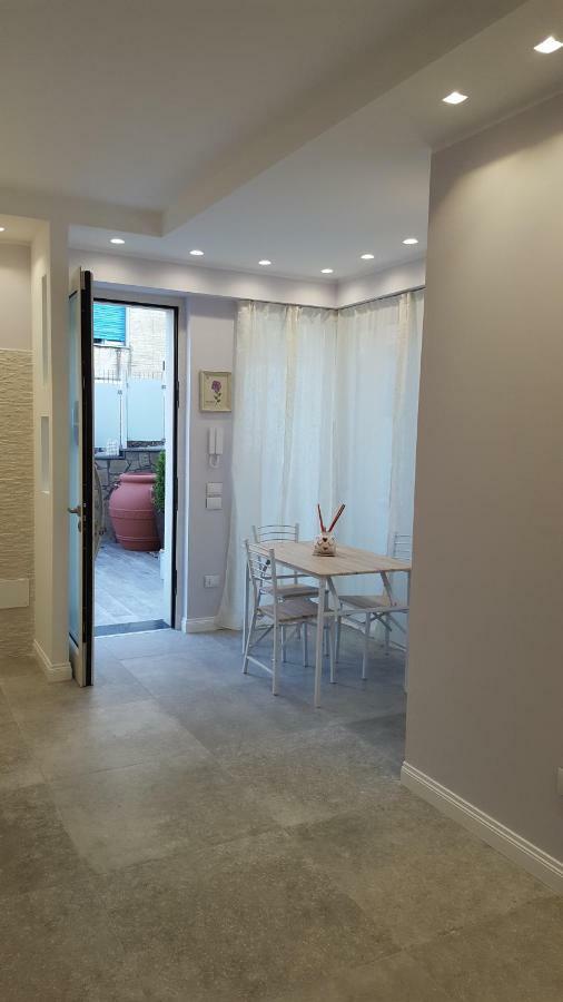 Afrodite Suites Deluxe Агрополи Екстериор снимка