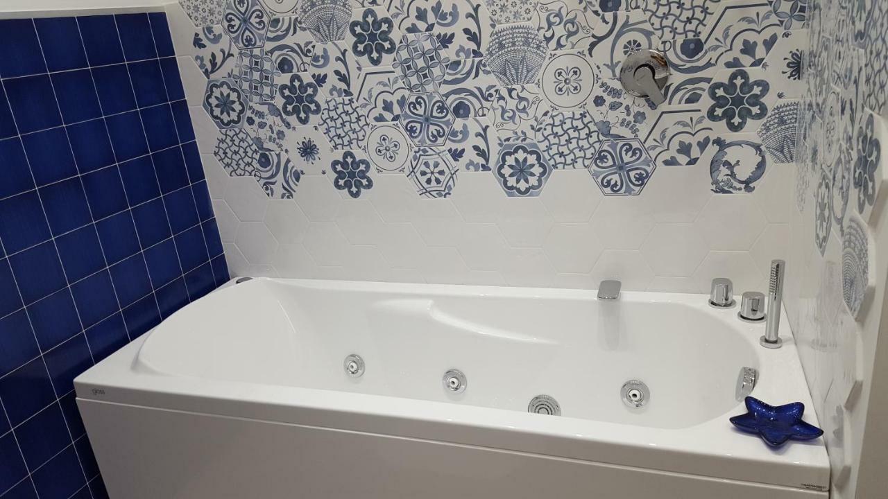 Afrodite Suites Deluxe Агрополи Екстериор снимка
