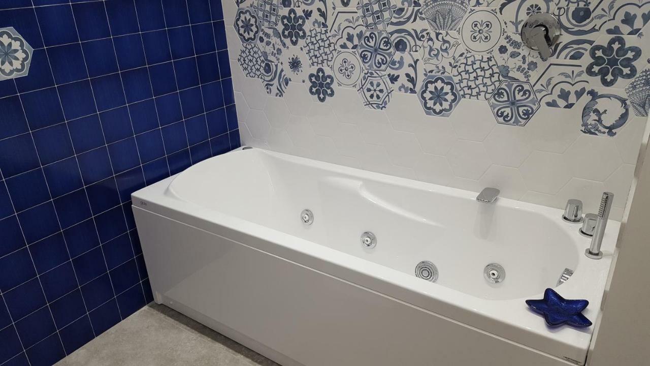 Afrodite Suites Deluxe Агрополи Екстериор снимка